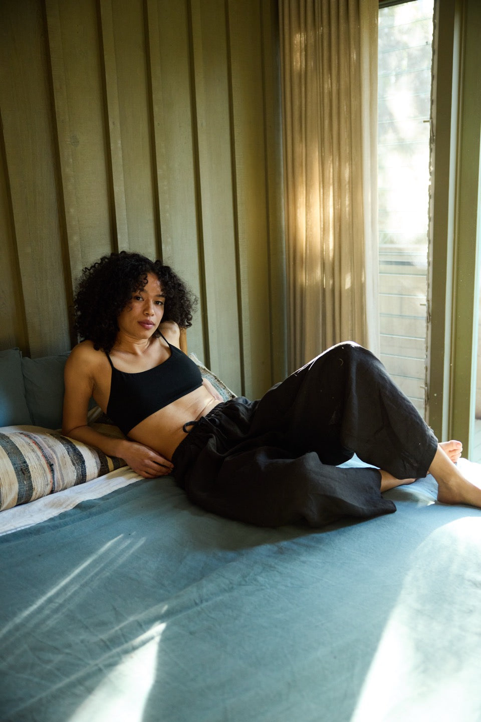 POPPY SCOOP NECK BRA / BLACK