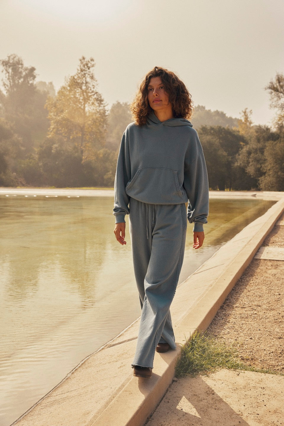 SYCAMORE HOODIE / CHARCOAL BLUE