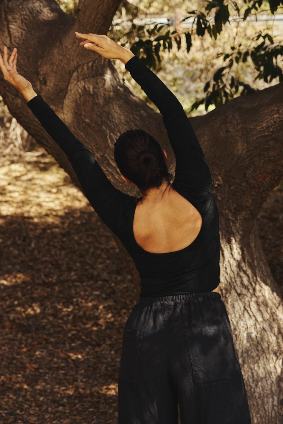 IVY SCOOP BACK LONG SLEEVE / BLACK