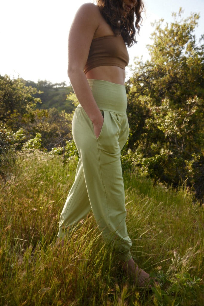 Loose fit cotton yoga pants with pocket